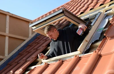 Pose de fenêtres de toit Velux à Diesen